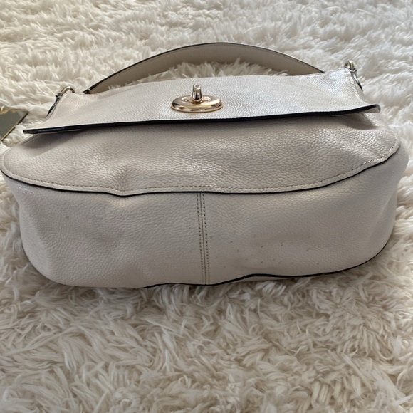 Coach Cream Leather Gold Turn Lock Bag. A1677-36762 - Picture 6 of 12